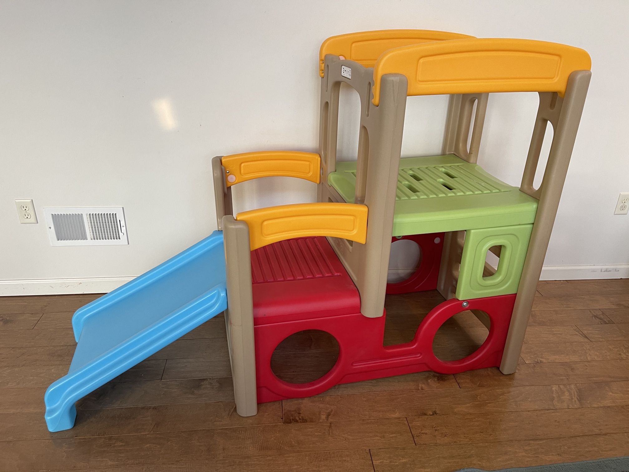 Simplay 3 Young Explorers Indoor/Outdoor Playset - Like new