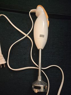 HAND MIXER