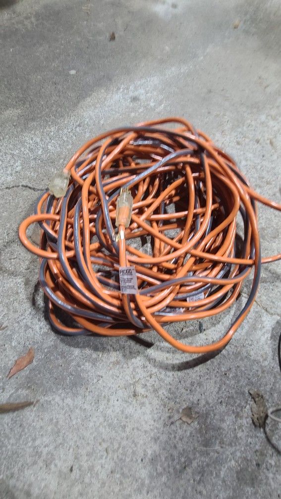 100 Ft Contractor Grade 12/3 Extension Cord