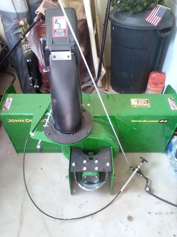John Deere 44" Snowblower For Series 100 And Series 200 Tractors