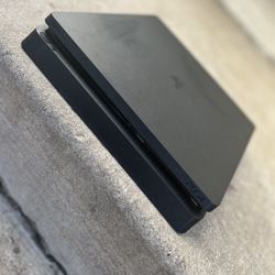 PS4  Slim 
