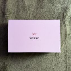 Sorso wine airator and preserver