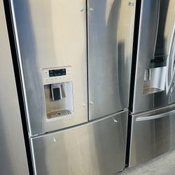 Ge French Door Stainless Steel refrigerator in great working condition like new