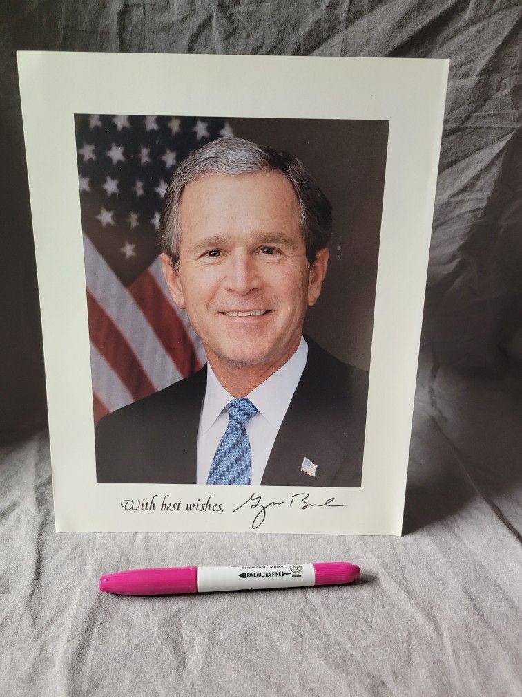 8 X 10 Stock Photo Of President George W. Bush Autographed