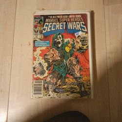 Marvel Superheroes Secret Wars Number 10 And A 12 Issue Limited Series