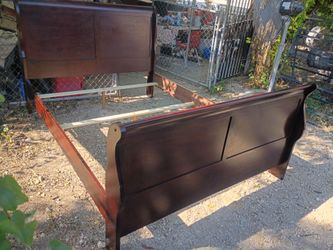 Three Queen👑 bed frames. $180 each.