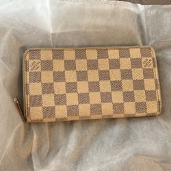 Louis Vuitton Wallet (AUTHENTIC)