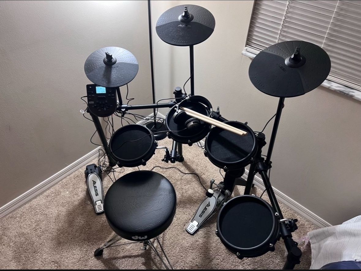 ALESIS Nitro Mesh Kit, 8 Pieces , Electronic Drum