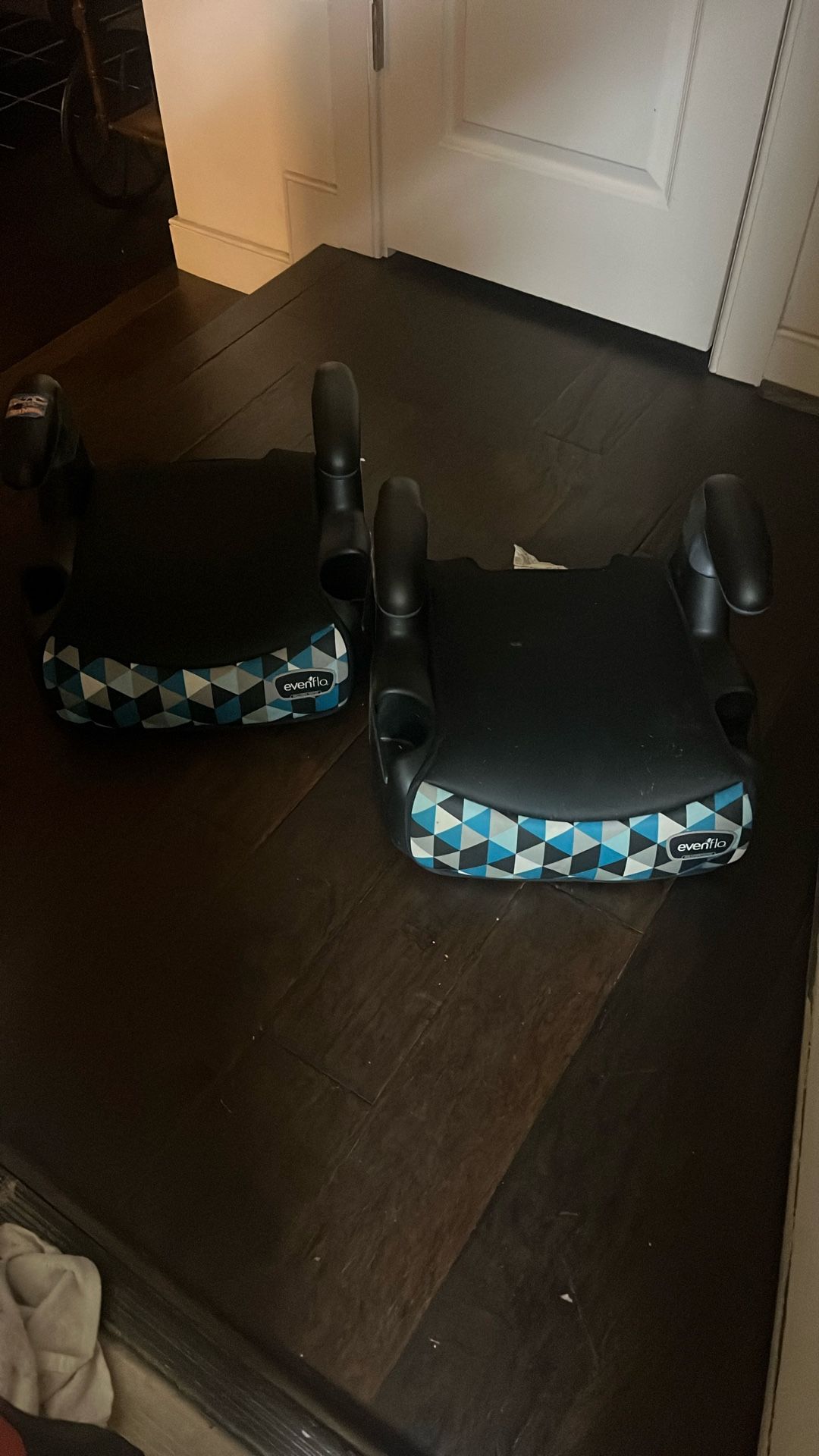 Even Flo kids booster seat for rear or front seat