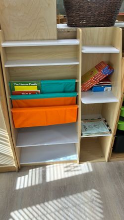 Kid bookshelf