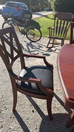 Table with 6 chairs