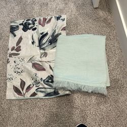 Full/Queen Comforter With Throw 