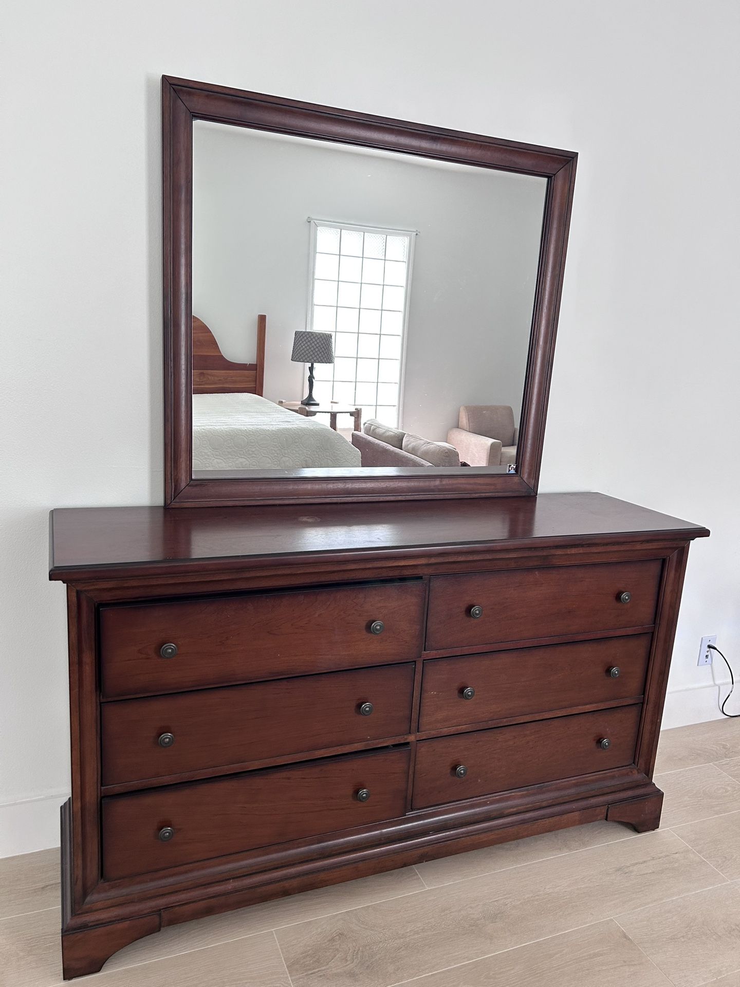 Dresser With Mirror And 6 Drawers