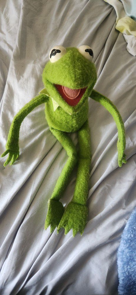 vintage 70s Kermit frog doll