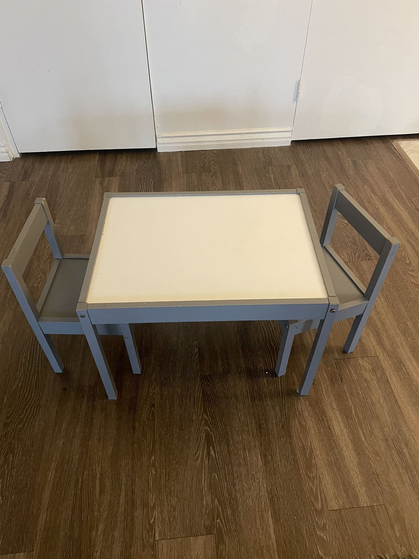 Kids Table And Chairs 