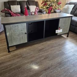 72" Tv Stand In Light Gray Finish Industrial Style | Rustic Grey Wood 72" Tv Stand | Mueble Gris Par