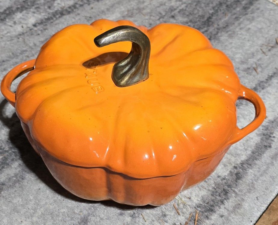 Staub rare older model orange ombré pumpkin cast iron Dutch oven. With brass stem lid.