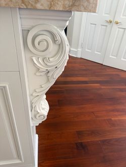 White Ornate Acanthus Corbel Bracket