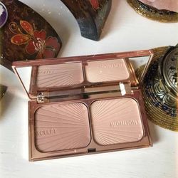 Charlotte Bronzer & Highlighter Light To Medium 