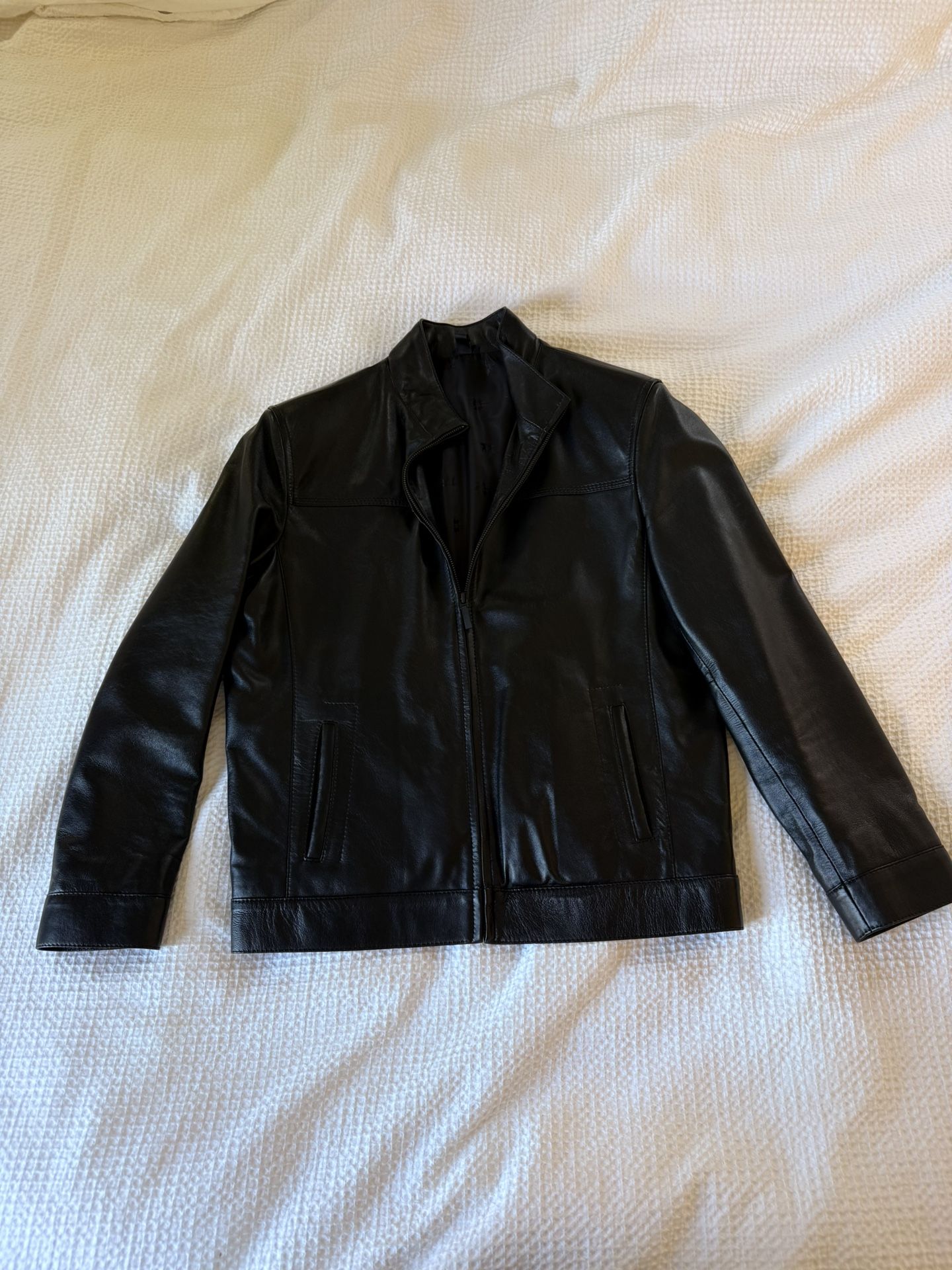 Black Genuine Leather Jacket – Size 42 (Excellent Condition)