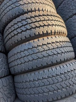 275: 70R18LT All Terrain briggestone tires excelente condición
