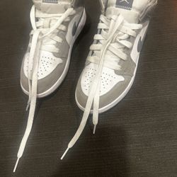 Nike Mid Tops 30$ Firm Size 2