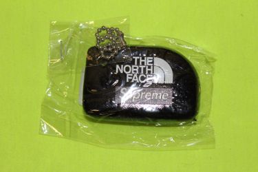 Supreme The North Face Floating Keychain Black TNF NY