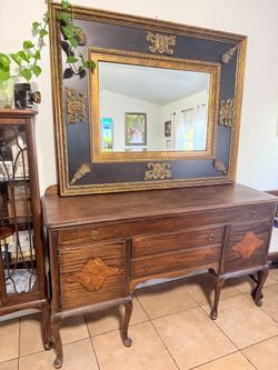 Vintage Solid Wood Sideboard with Ornate Mirror – Elegant Set