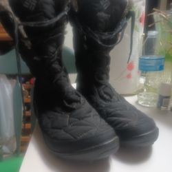 Ladies Size 9 200 Grams Columbia Winter Boots