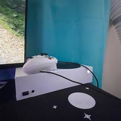 Xbox Series S With Controller