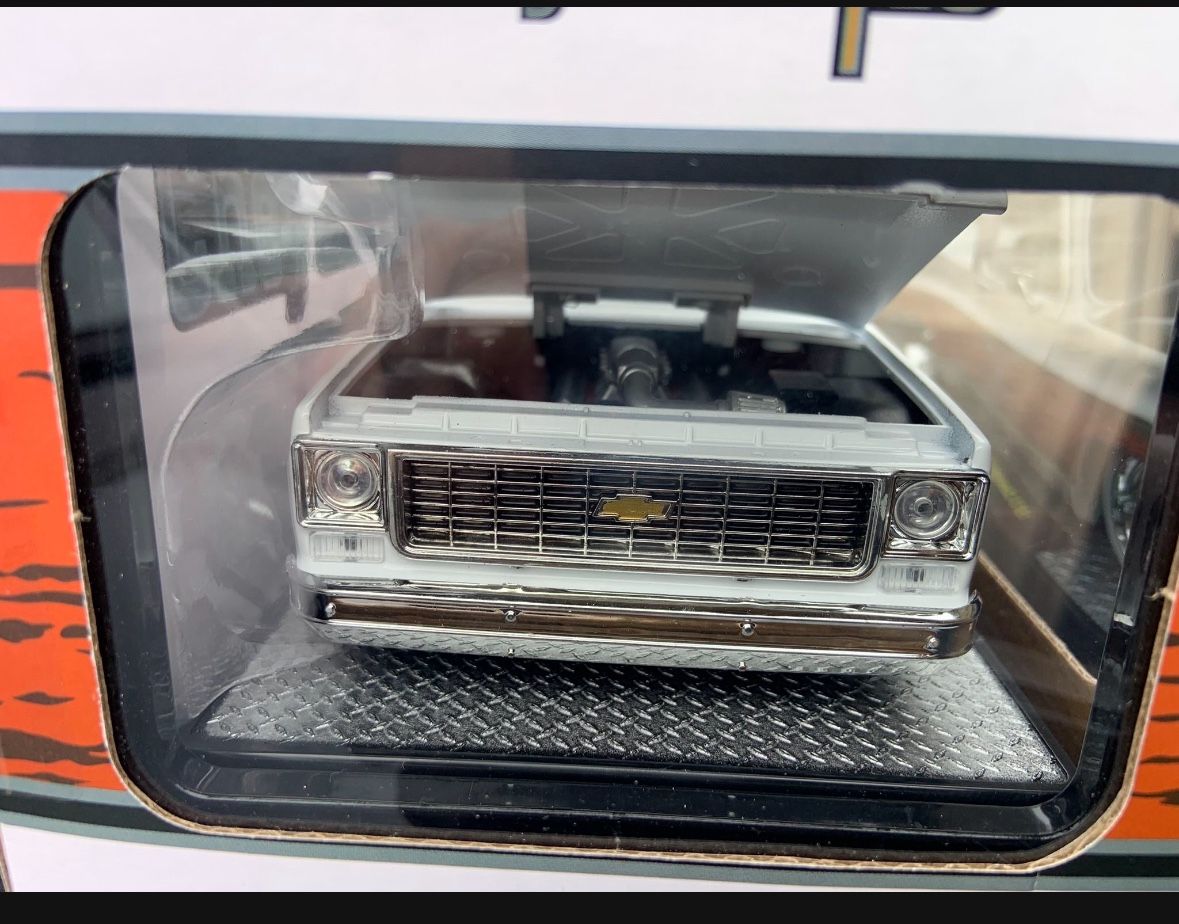 1/24 Scale 1973 Chevy C/10 Square body