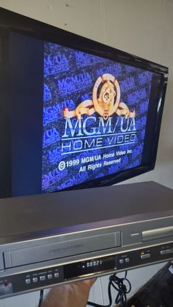 Philips VCR DVD player works great with proof no remote