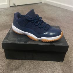 Jordan 11 Low “midnight navy” Sz13