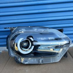 2021,2022,2023,2024,2025 Ford Bronco Sport Headlight/Foco Delantero Xenón Rh Passenger Oem Ask