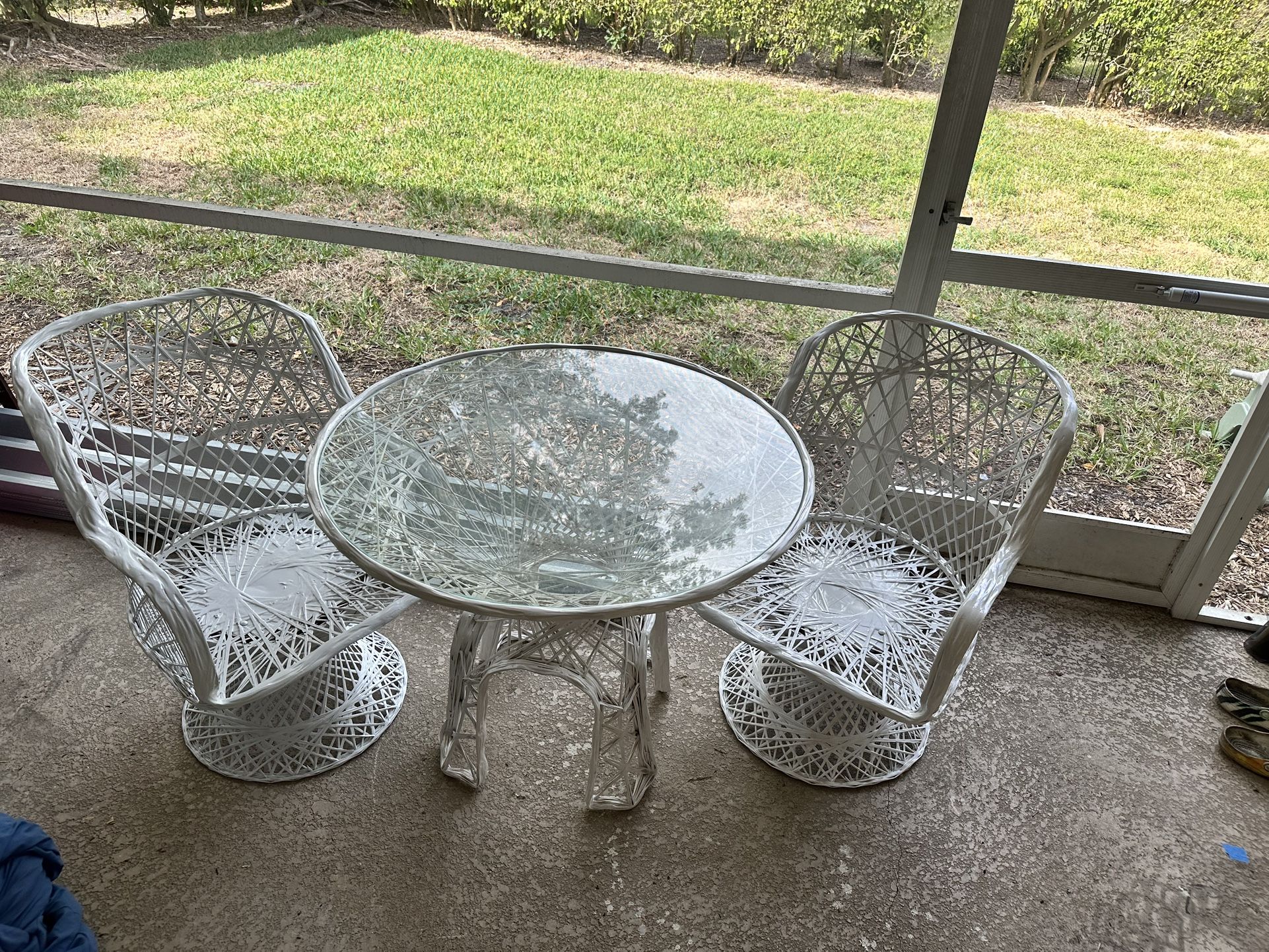 Patio Table And 2 Chairs 