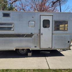 71 Travel Trailer With Title 1000obo