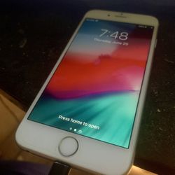 iPhone 6 (UNLOCKED!)