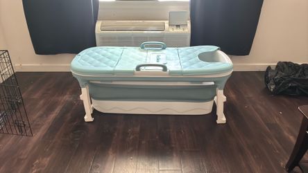 Foldable bathtub