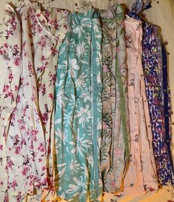 5 Women’s Attractive Adaptive Hospital Patient Gowns – Small / S-M – Snap Closures