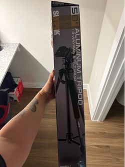 Never used ! Camera and tripod