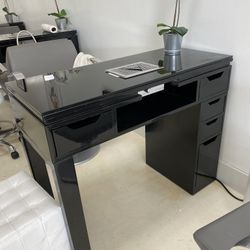 Valentino Lux Single Manicure Table