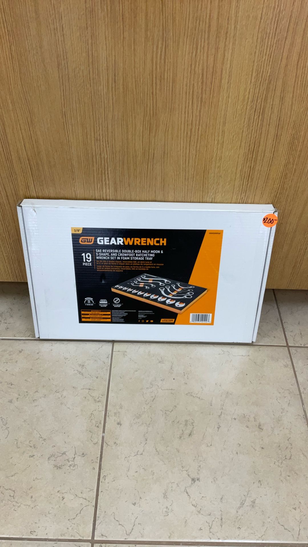 GEAR WRENCH 19 PIECE SAE REVERSIBLE DOUBLE-BOX HALF MOON & S-SHAPED, AND CROWFOOT RATCHETING WRENCH SET IN FOAM STORAGE TRAY.