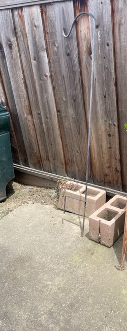 Cylinder blocks garden hook
