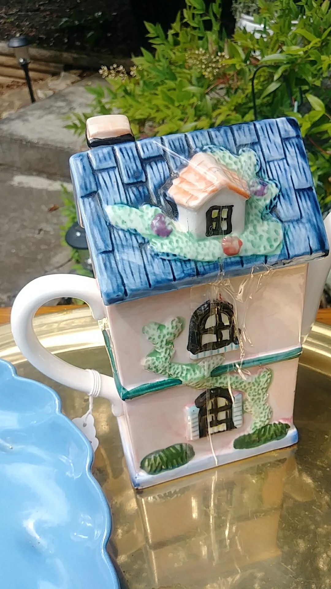 VINTAGE TEA POT