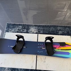 2023 Woman’s Burton Feelgood Flying V Snowboard Size 142. 