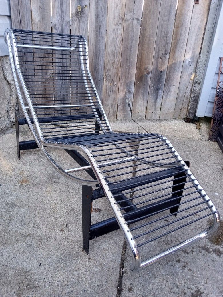 Italian Metal Chrome Mid-Century Chaise Lounge Chair (Made In Italy)