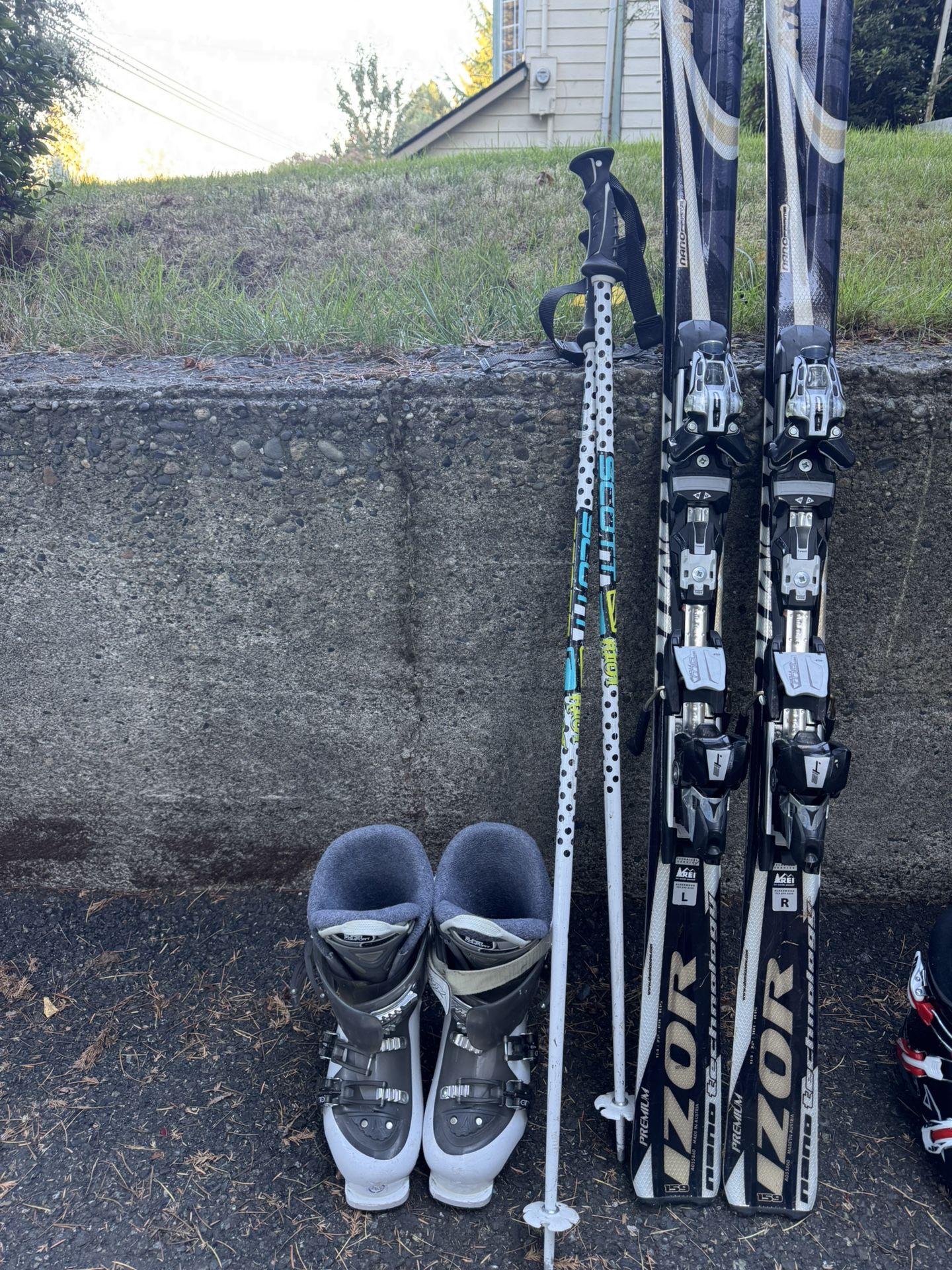 $100 Atomic 159cm Skies And Boots