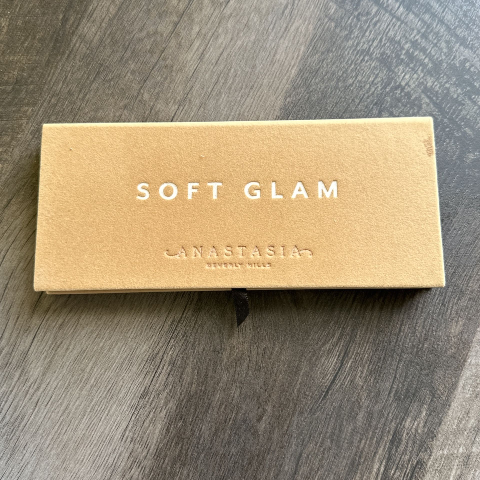 Anastasia Beverly Hills Soft Glam Palette 