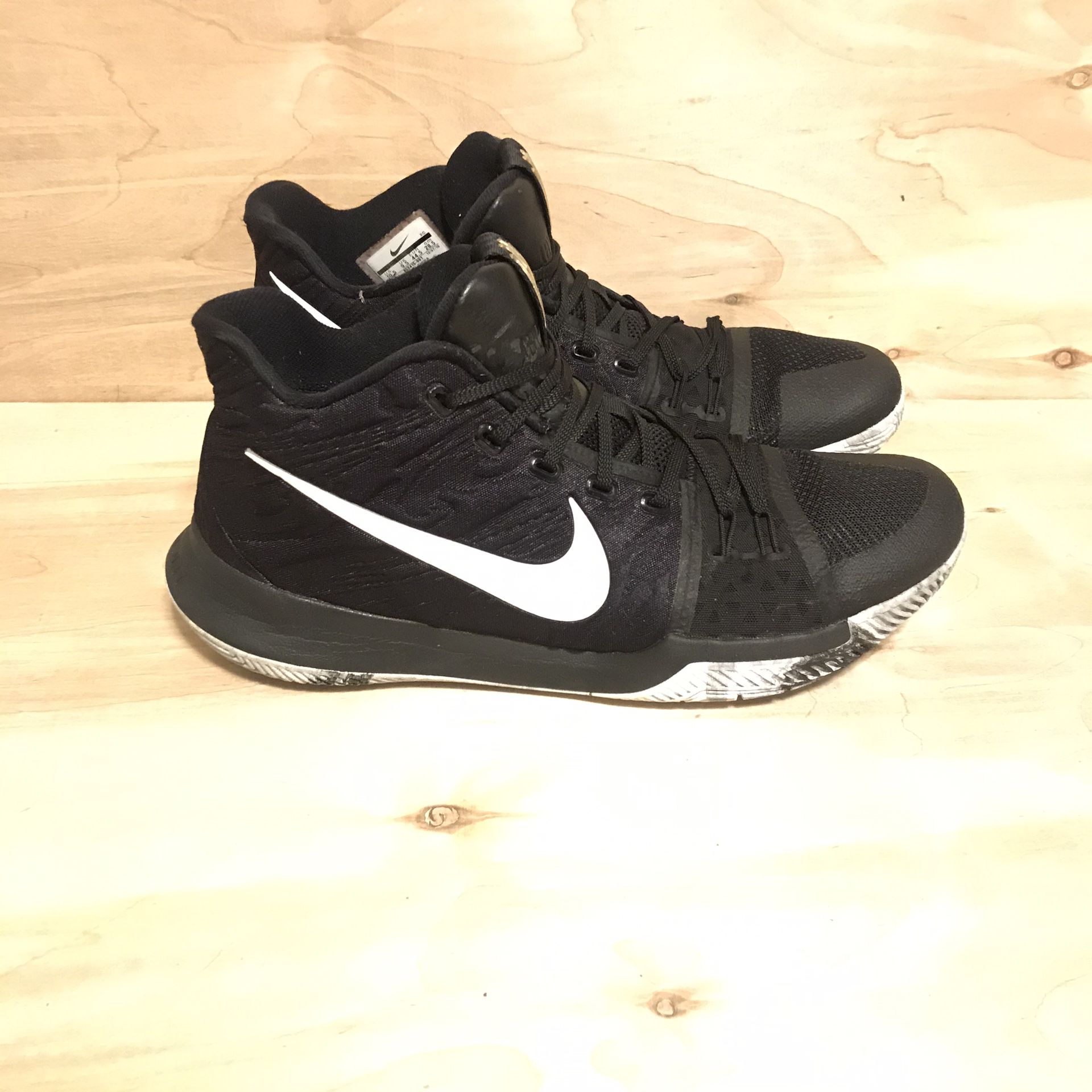 Nike Kyrie 3 BHM Size 10.5 Basketball Shoes