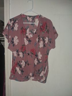 Floral Vneck Top Sz L